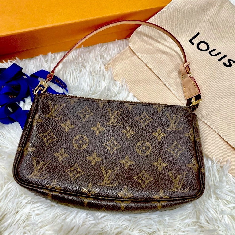 Like new Louis Vuitton Pochette (hard to find)